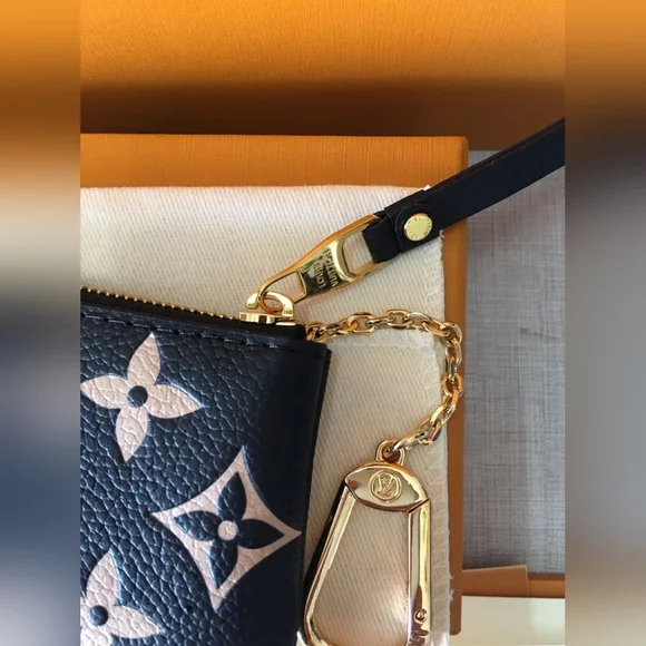 Louis Vuitton Key Pouch - Picture 2 of 9